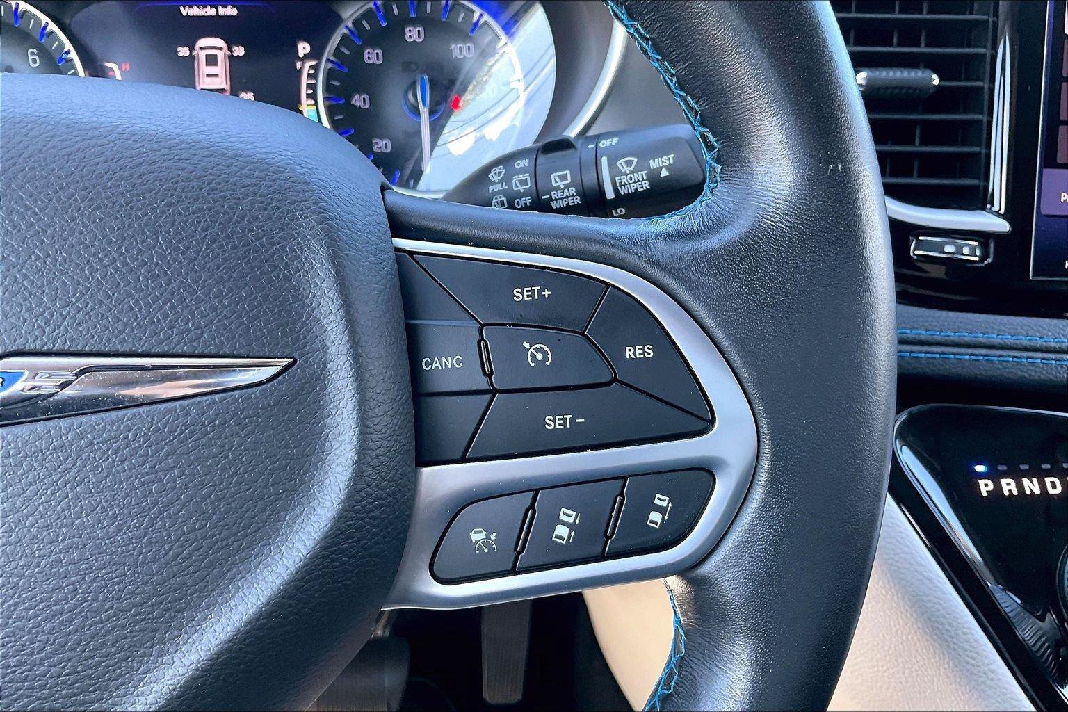 Used 2021 Chrysler Pacifica Touring w/ Cold Weather Group FWD image 18