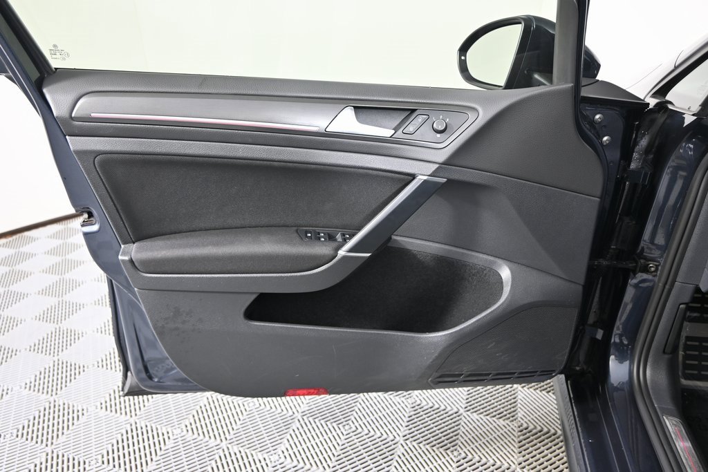 Used 2018 Volkswagen Golf 4-Door image 19