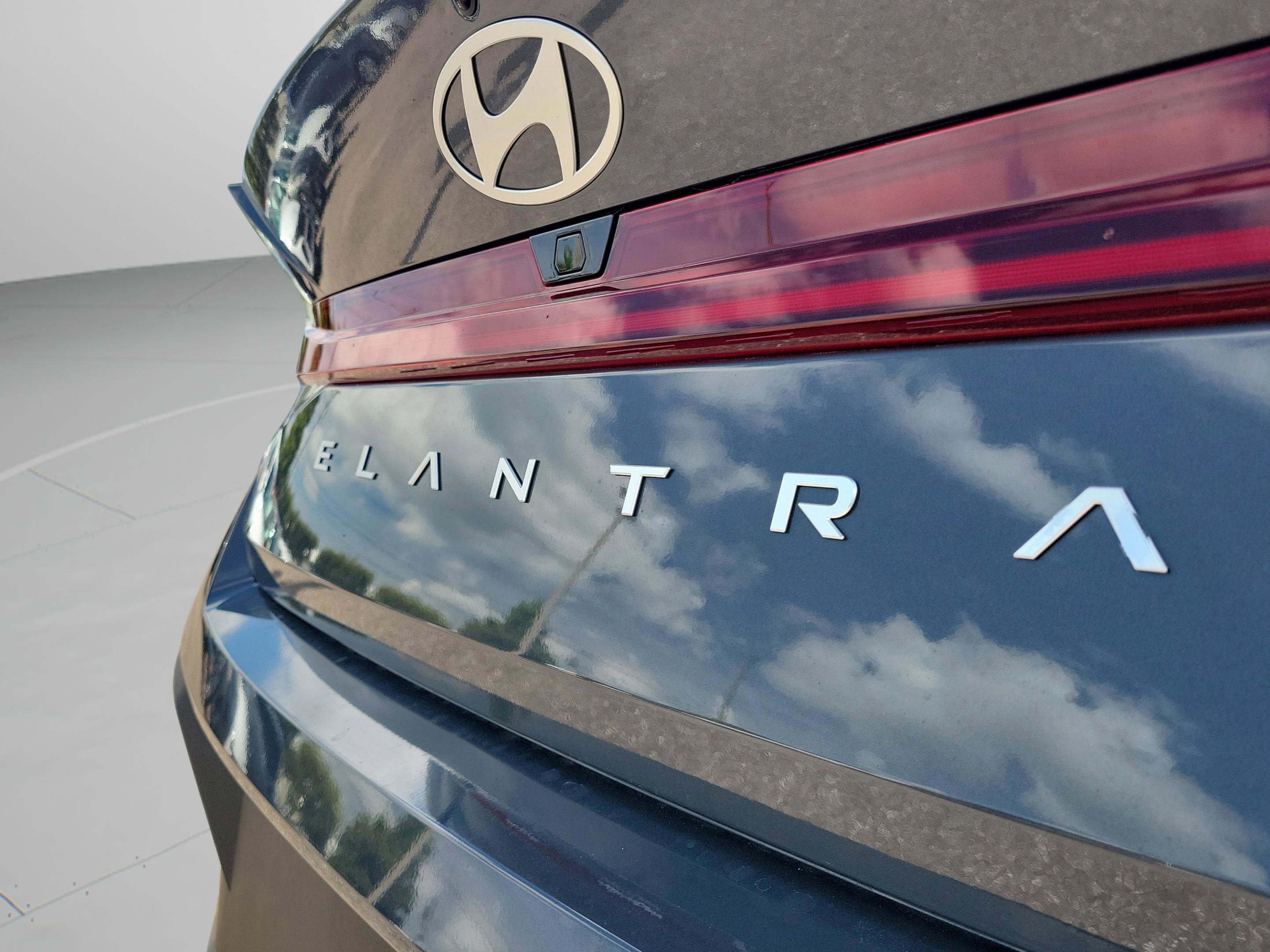 New 2025 Hyundai Elantra Blue image 30