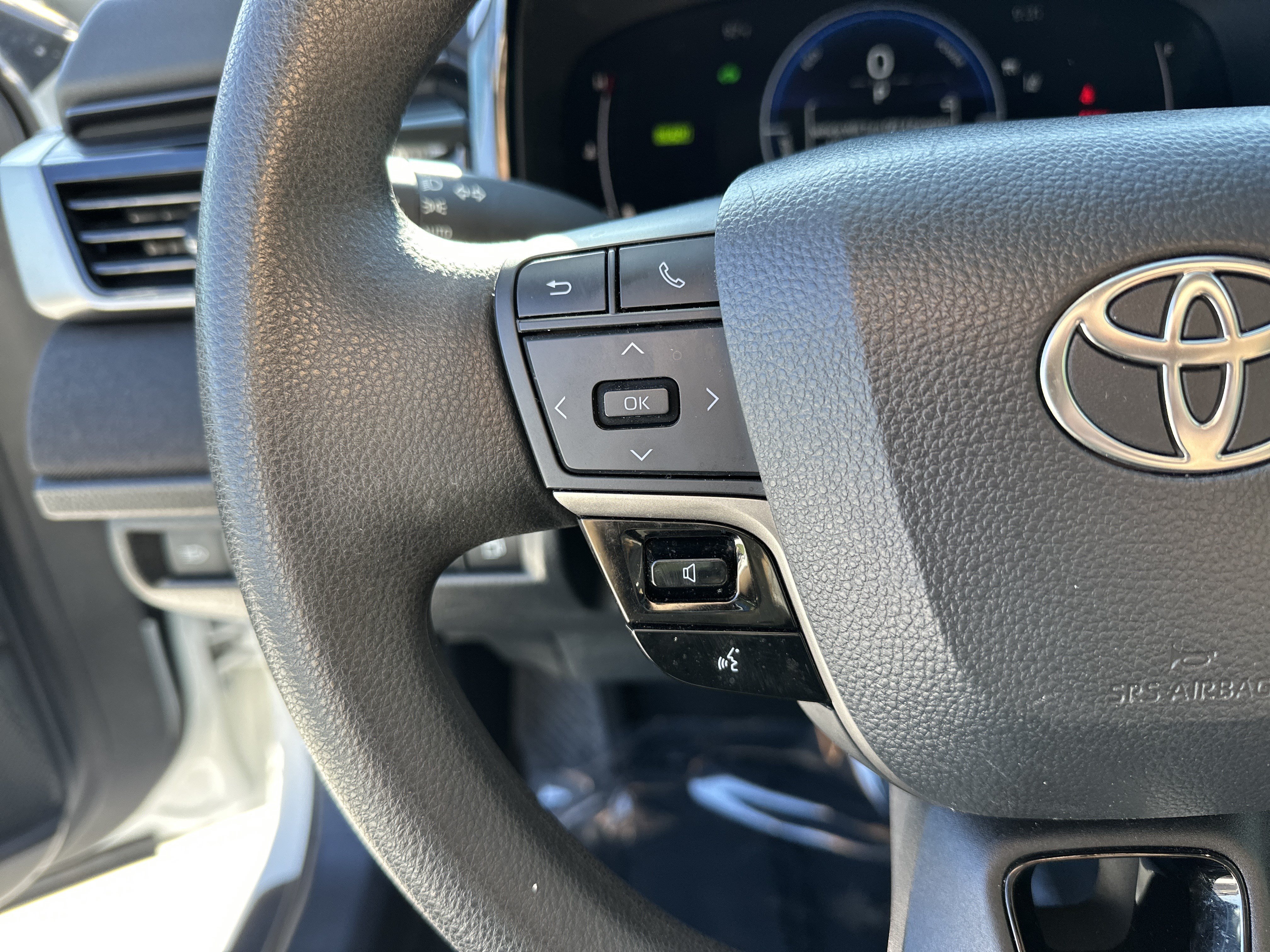 Used 2025 Toyota Camry LE FWD image 19