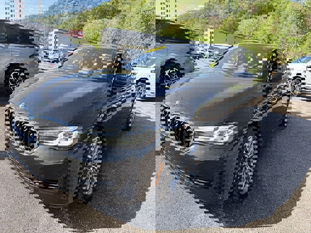 Used 2022 BMW 530i xDrive w/ Premium Package image 10