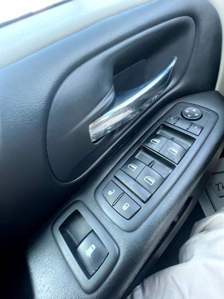 Used 2014 Dodge Grand Caravan SXT image 19