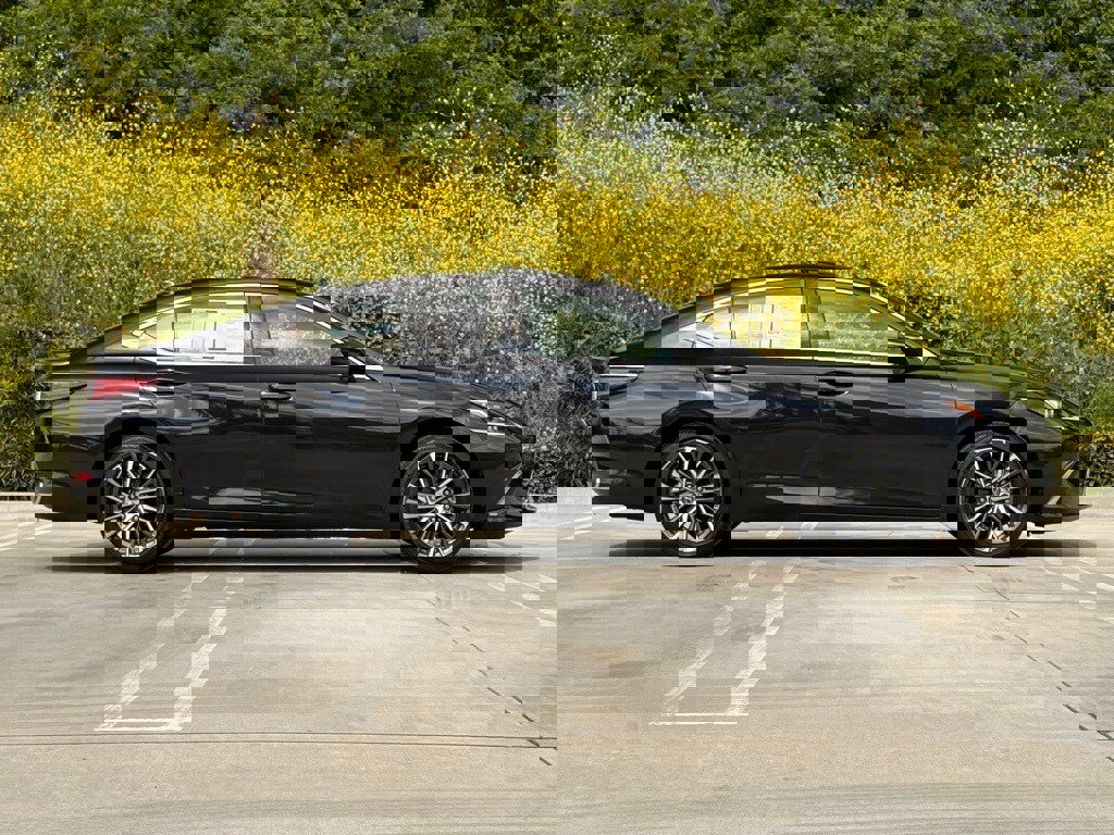 Certified 2025 Lexus ES 300h w/ Premium Package image 10