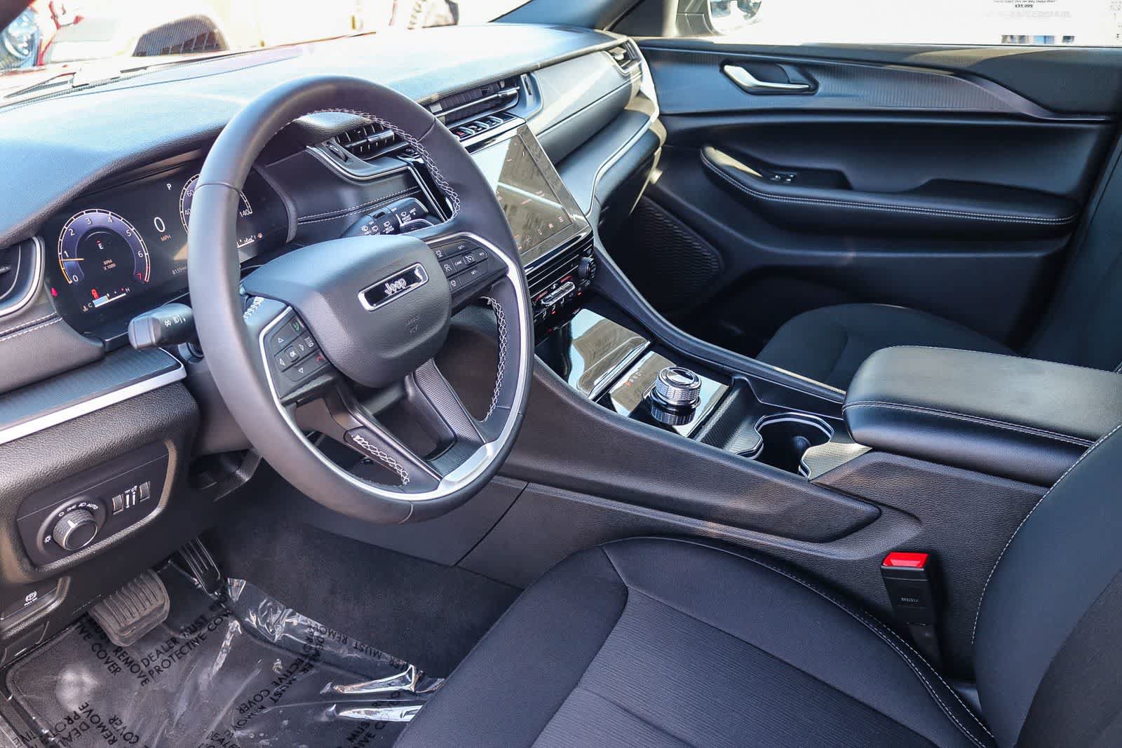 Used 2025 Jeep Grand Cherokee L Laredo RWD image 16