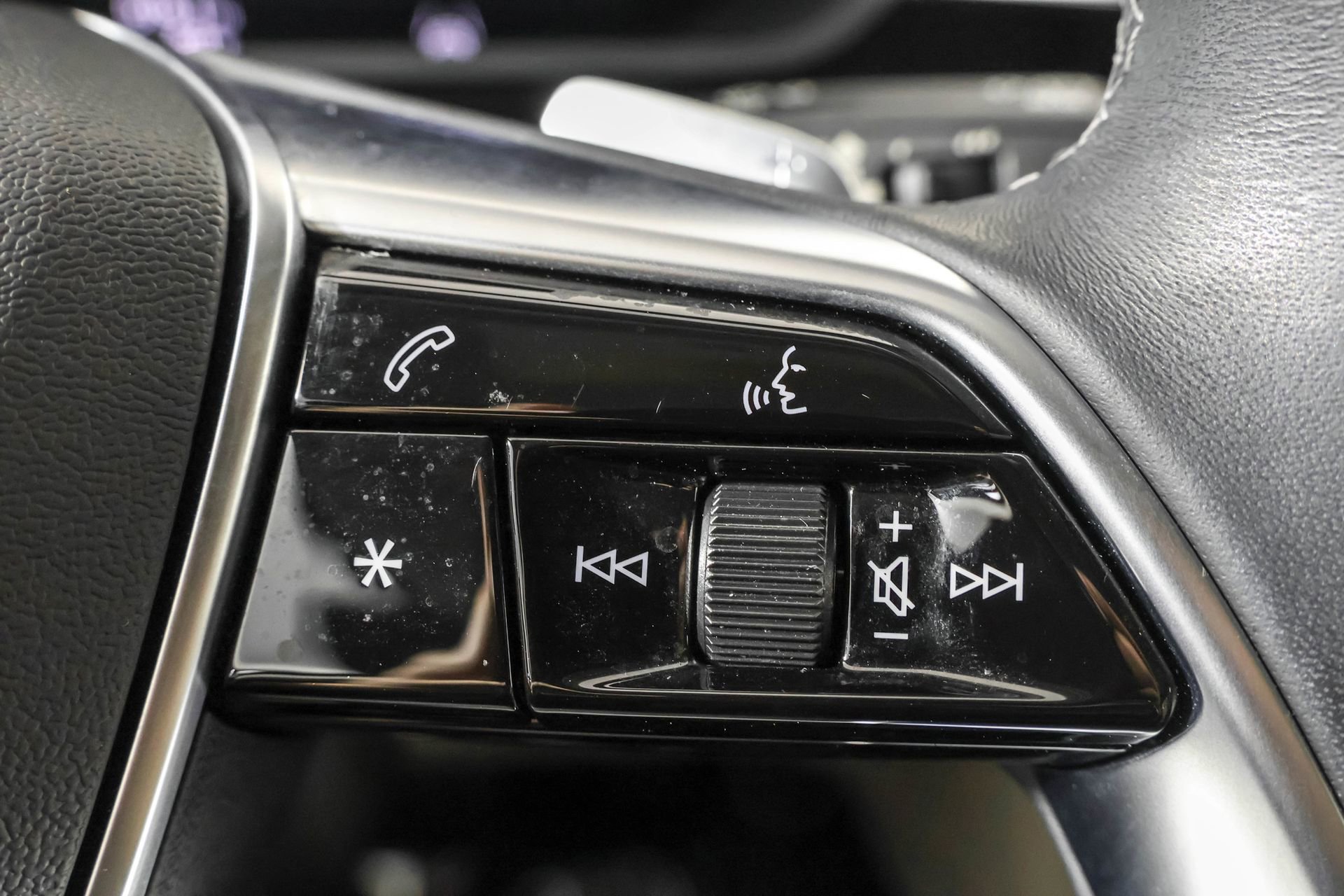 Used 2024 Audi Q8 e-tron Premium Plus w/ Premium Plus Package image 28