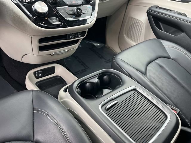 Used 2023 Chrysler Pacifica Touring-L AWD/4WD image 35