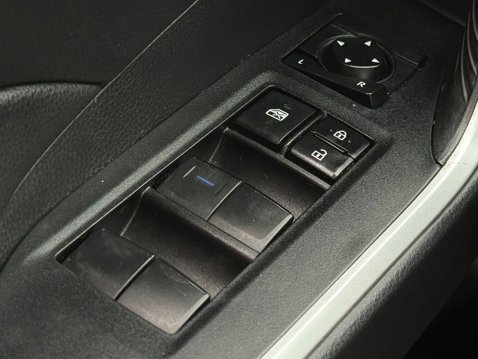 Used 2021 Toyota RAV4 LE image 31