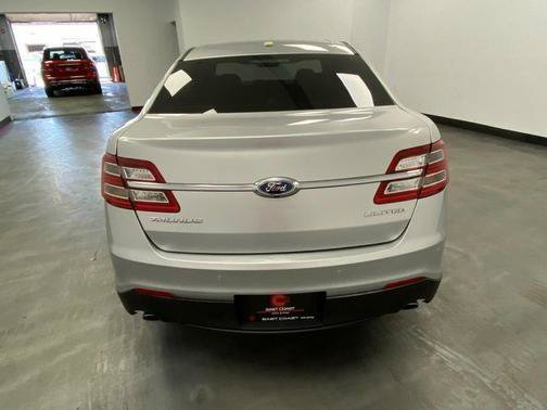 Used 2019 Ford Taurus Limited FWD image 5