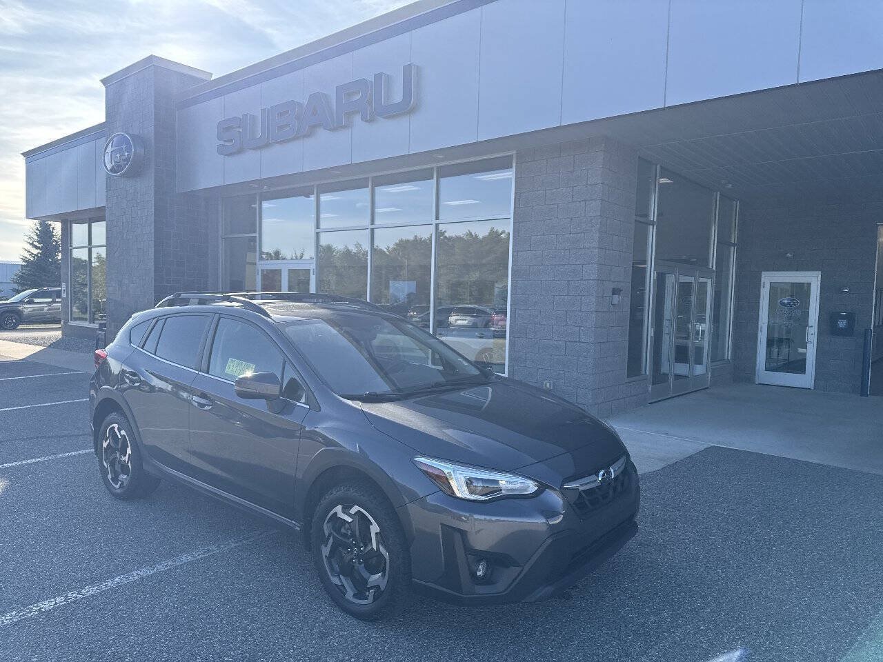 Used 2021 Subaru Crosstrek 2.5i Limited w/ Moonroof Package 1 AWD/4WD image 2