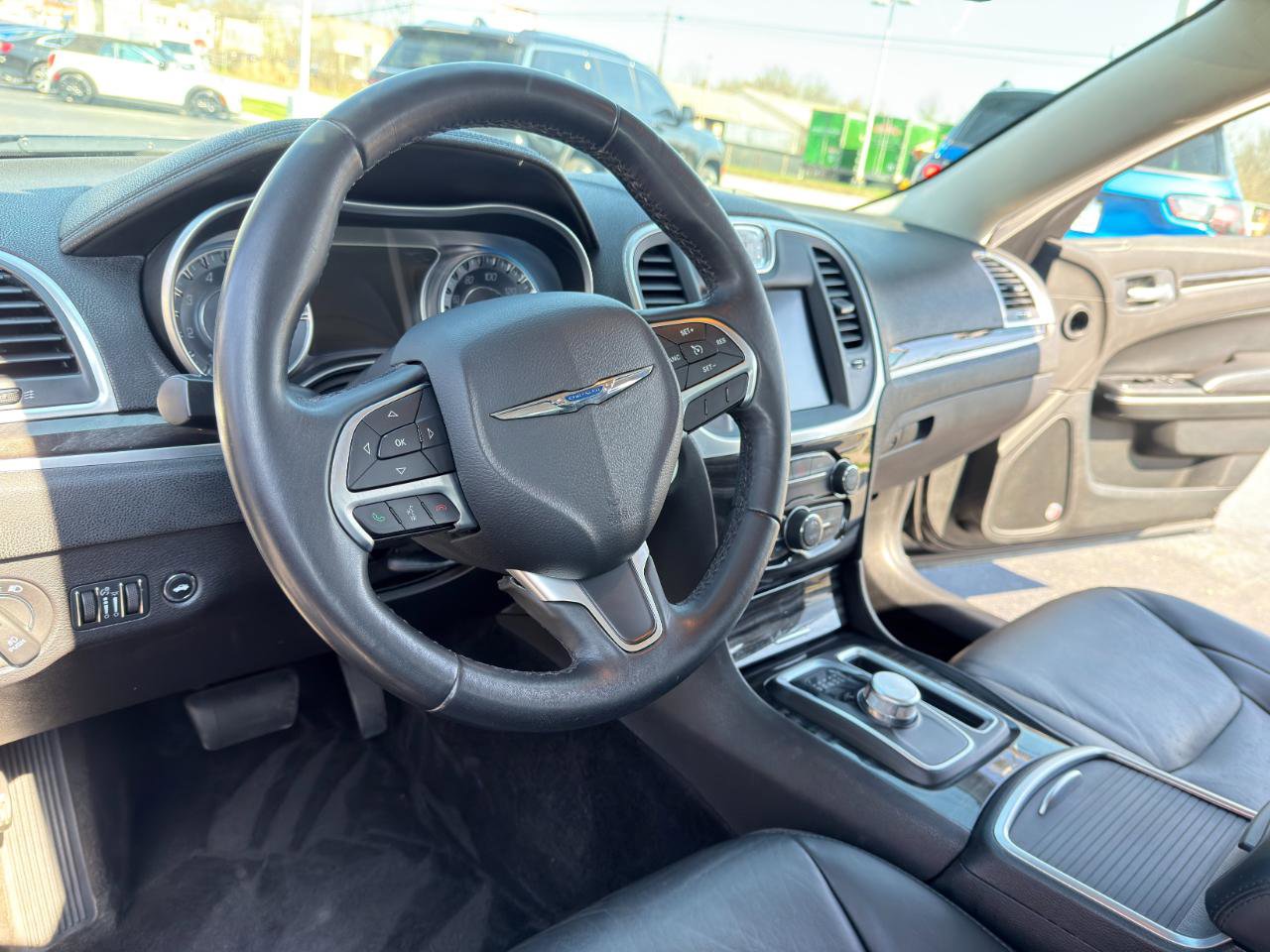 Used 2015 Chrysler 300 Limited w/ Driver Convenience Group image 18