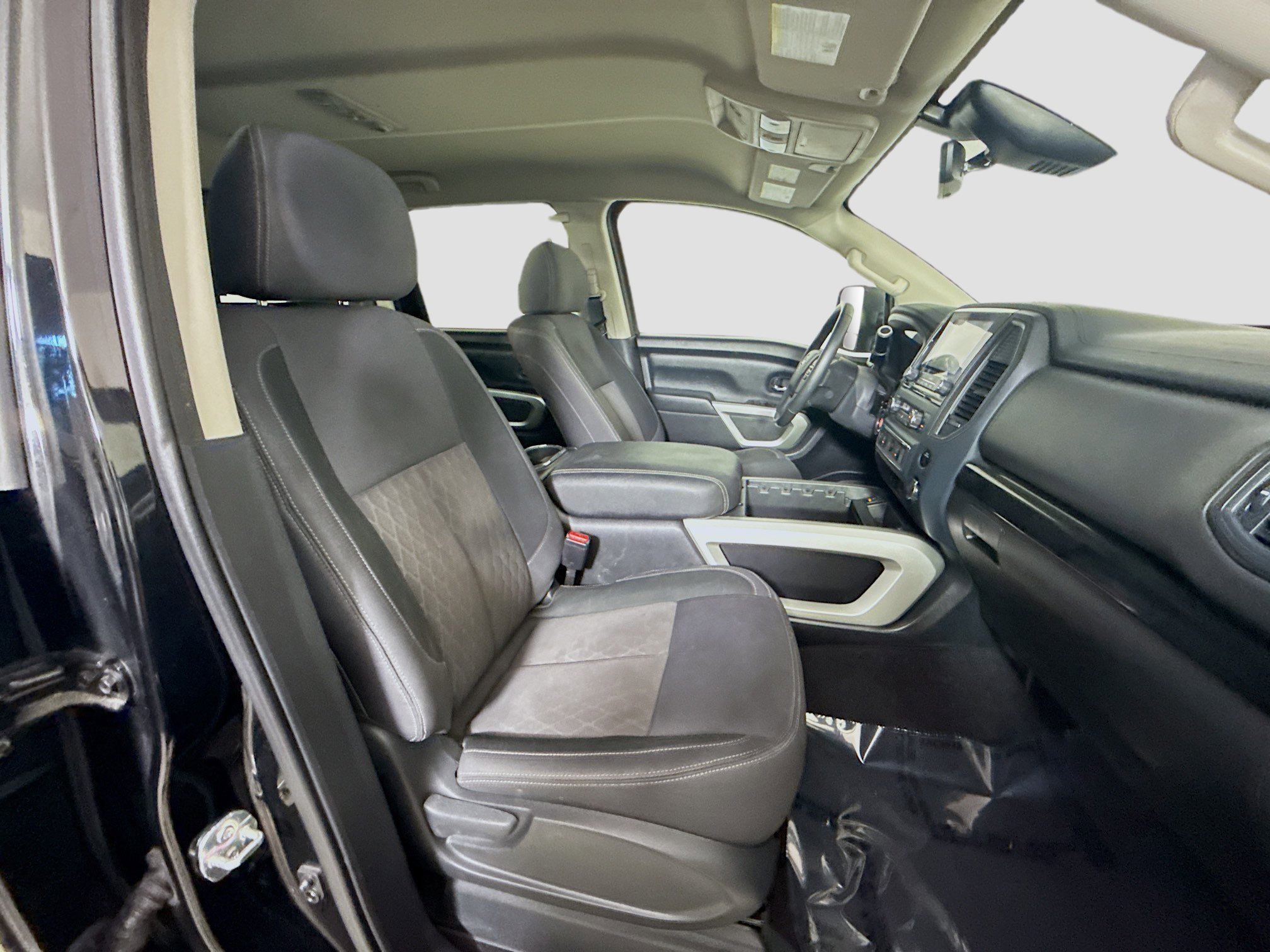 Used 2024 Nissan Titan SV w/ SV Convenience Package image 29