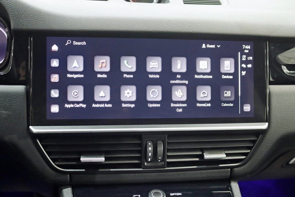 Used 2022 Porsche Cayenne Platinum Edition image 18