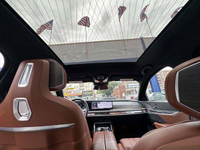 Used 2023 BMW 760i xDrive AWD/4WD image 15