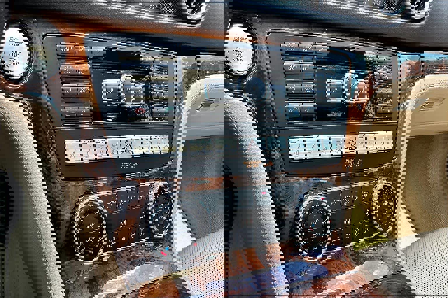 Used 2016 Mercedes-Benz SL 400 image 33