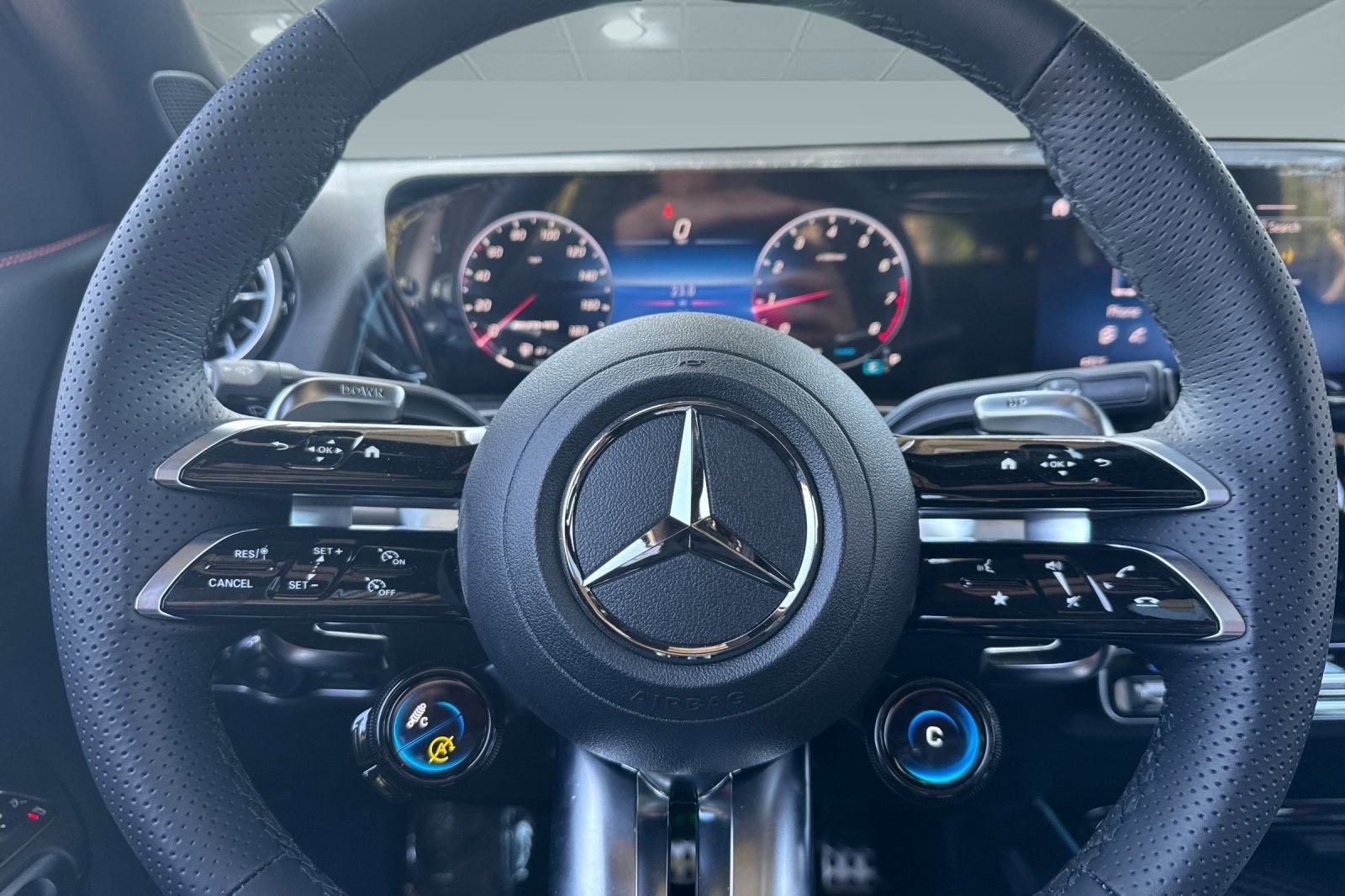 Used 2025 Mercedes-Benz GLB 35 AMG 4MATIC image 11