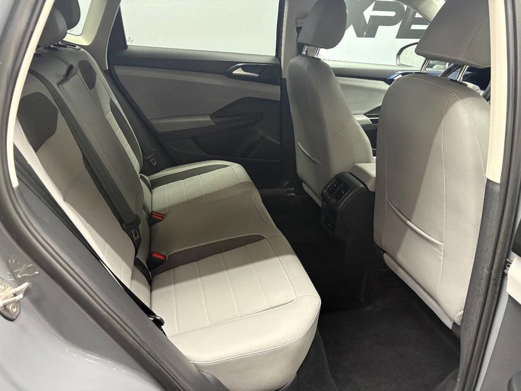 Used 2022 Volkswagen Taos SE FWD image 38
