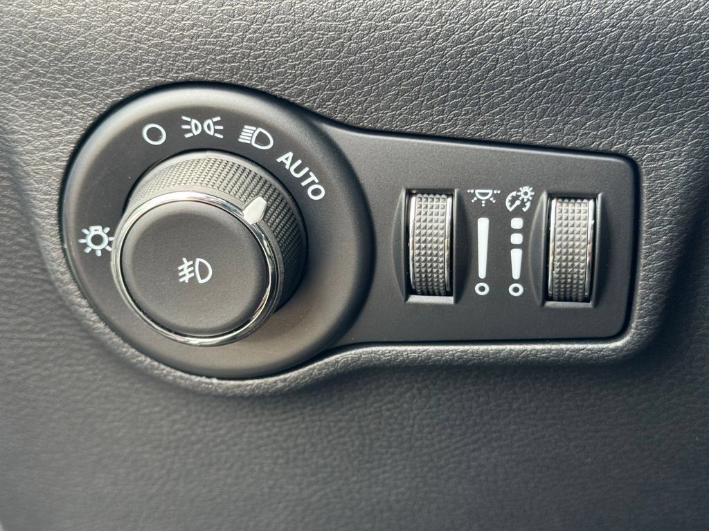 New 2026 Jeep Compass Limited w/ Sun, Sound & Navigation Group AWD/4WD image 29