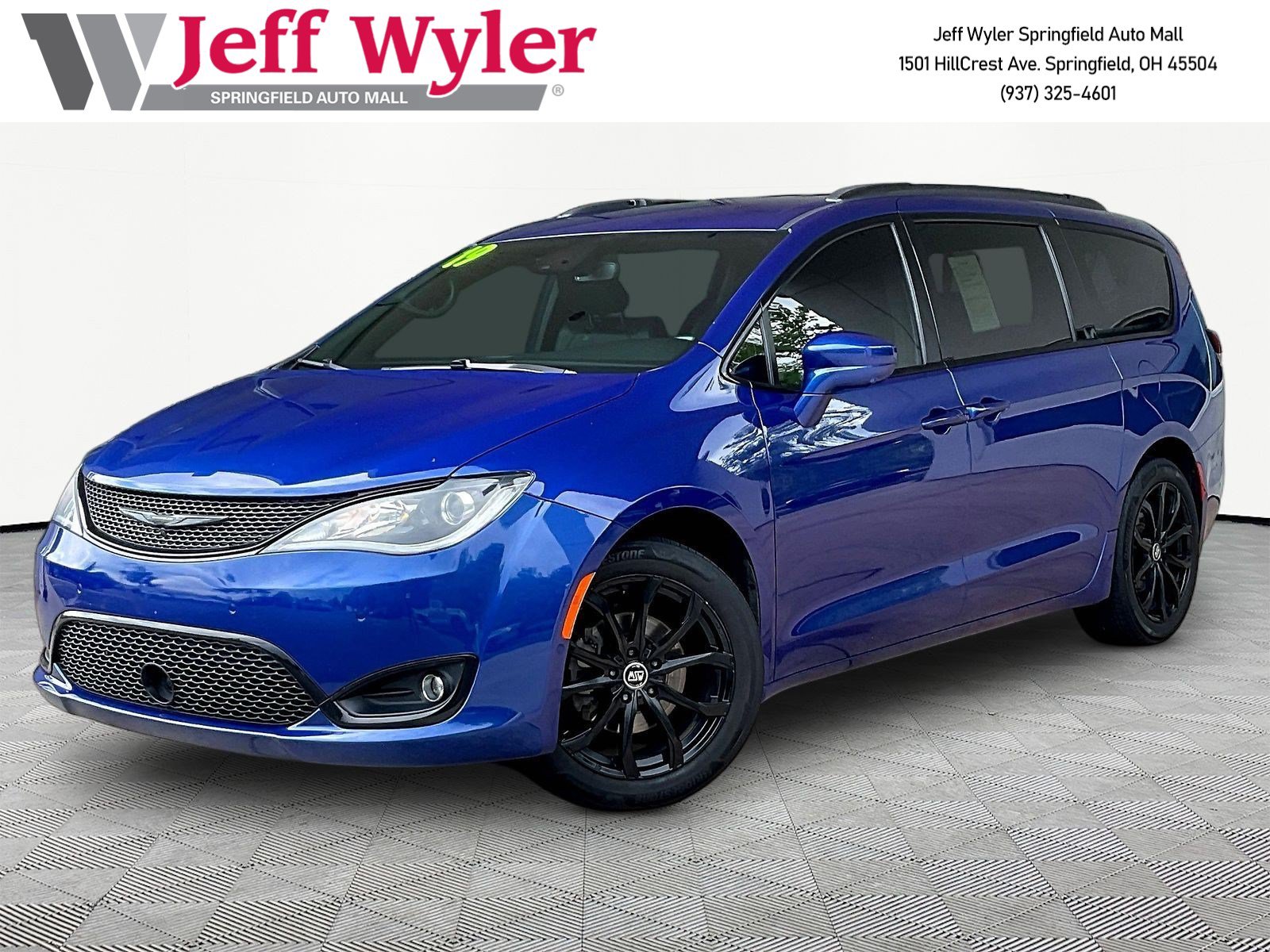 Used 2019 Chrysler Pacifica Touring-L w/ Advanced Safetytec Group FWD image 1