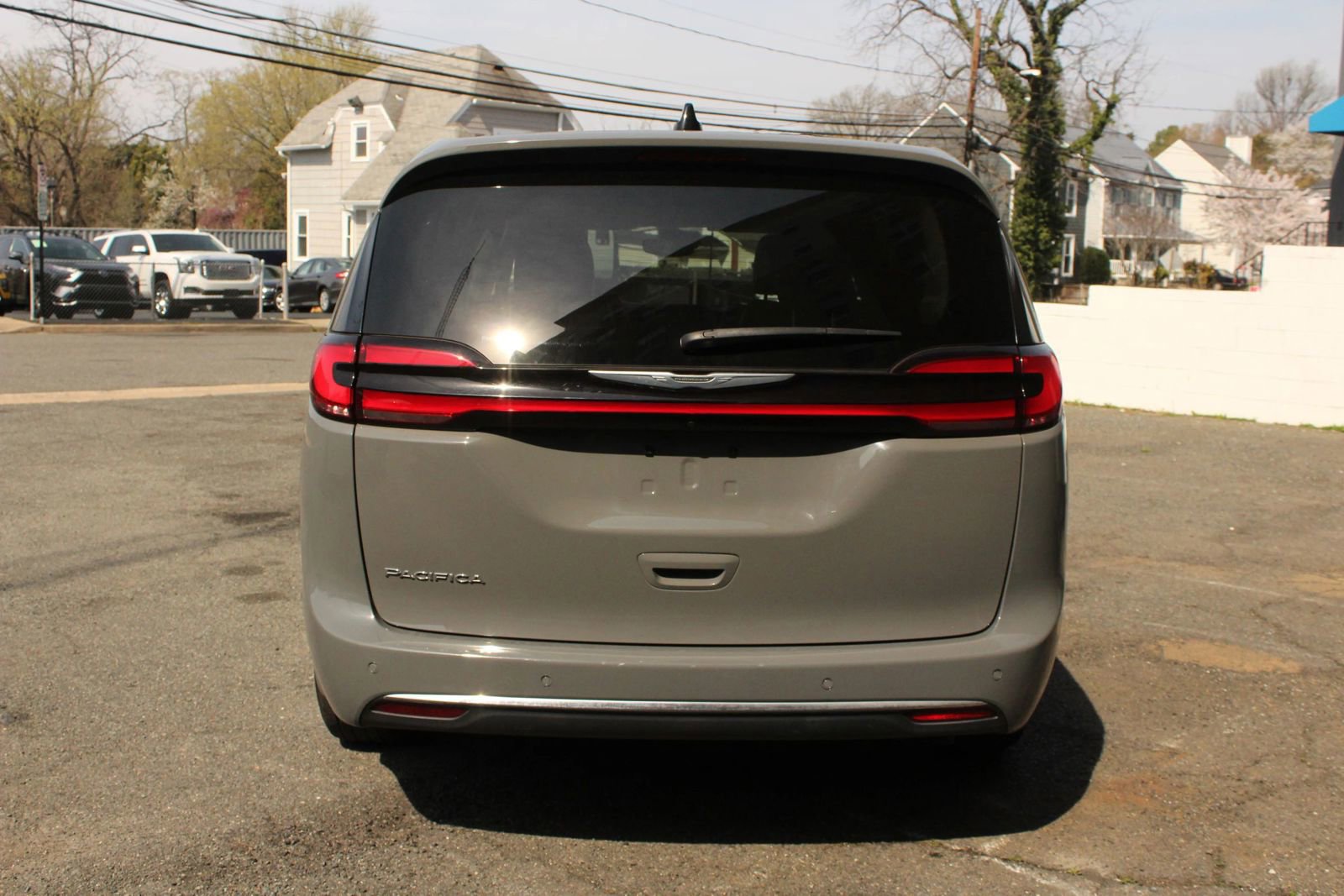 Used 2023 Chrysler Pacifica Touring-L FWD image 6