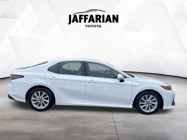 Certified 2022 Toyota Camry LE image 4