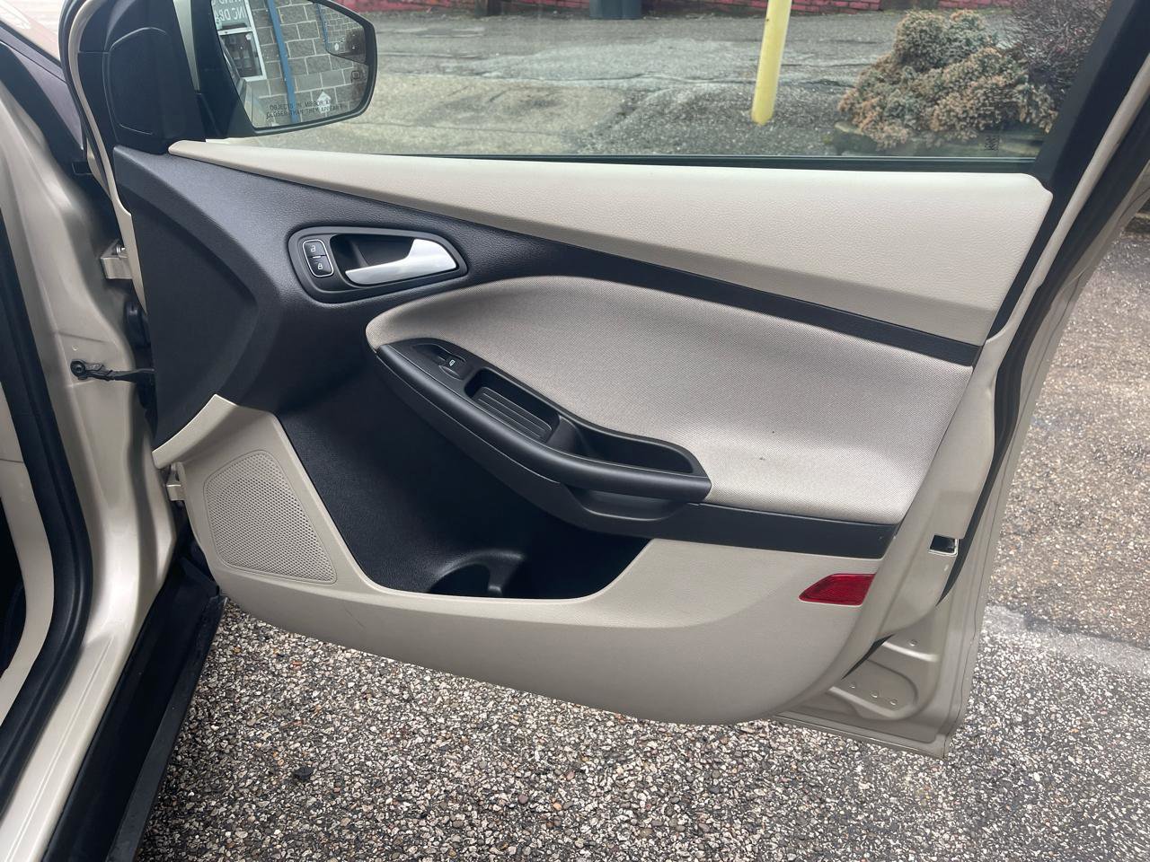 Used 2017 Ford Focus SE w/ Cold Weather Package image 19