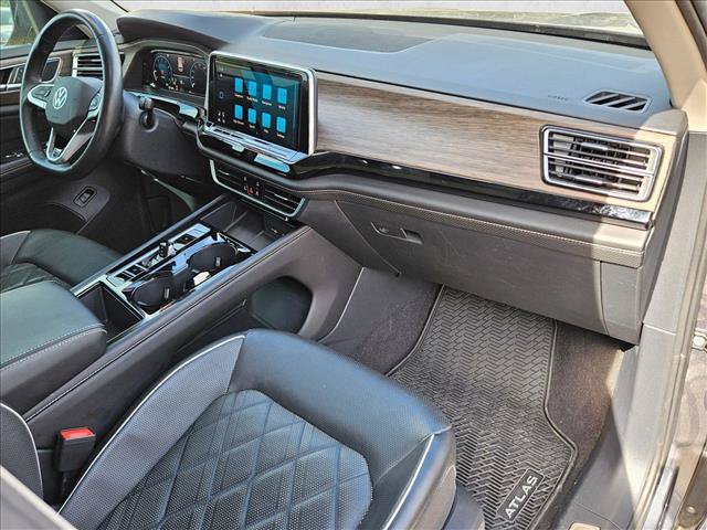 Used 2024 Volkswagen Atlas SEL Premium R-Line AWD/4WD image 22