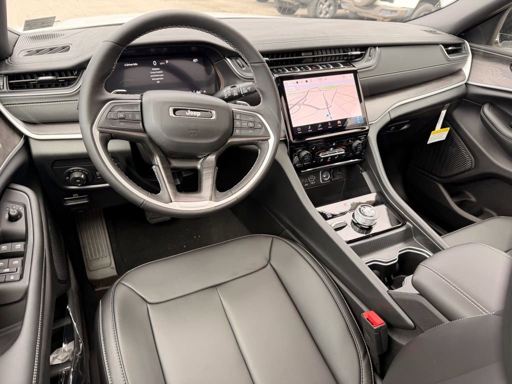 New 2025 Jeep Grand Cherokee Limited image 11