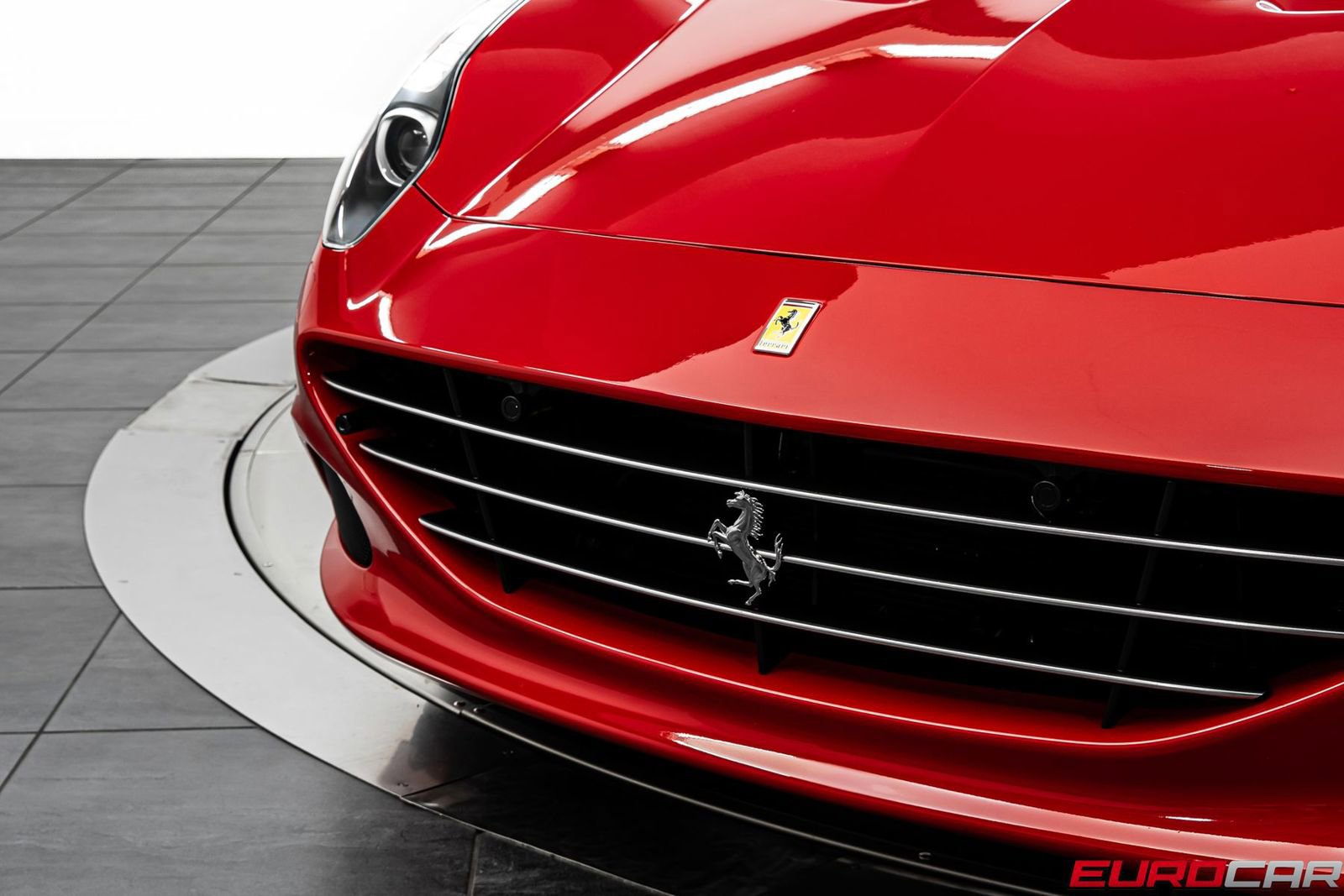 Used 2016 Ferrari California T image 13