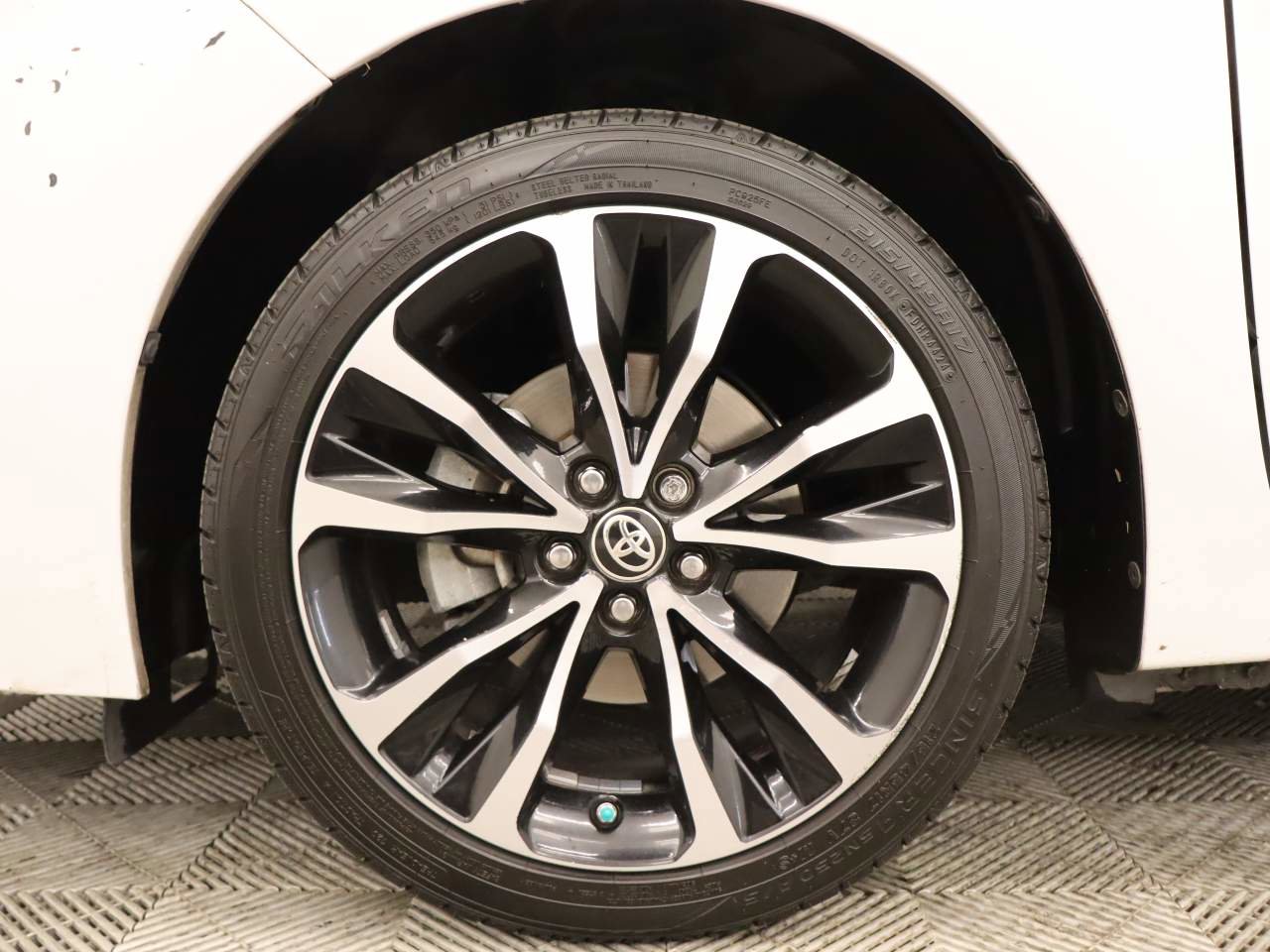 Used 2017 Toyota Corolla SE w/ Carpet Mat Package (TMS) image 6