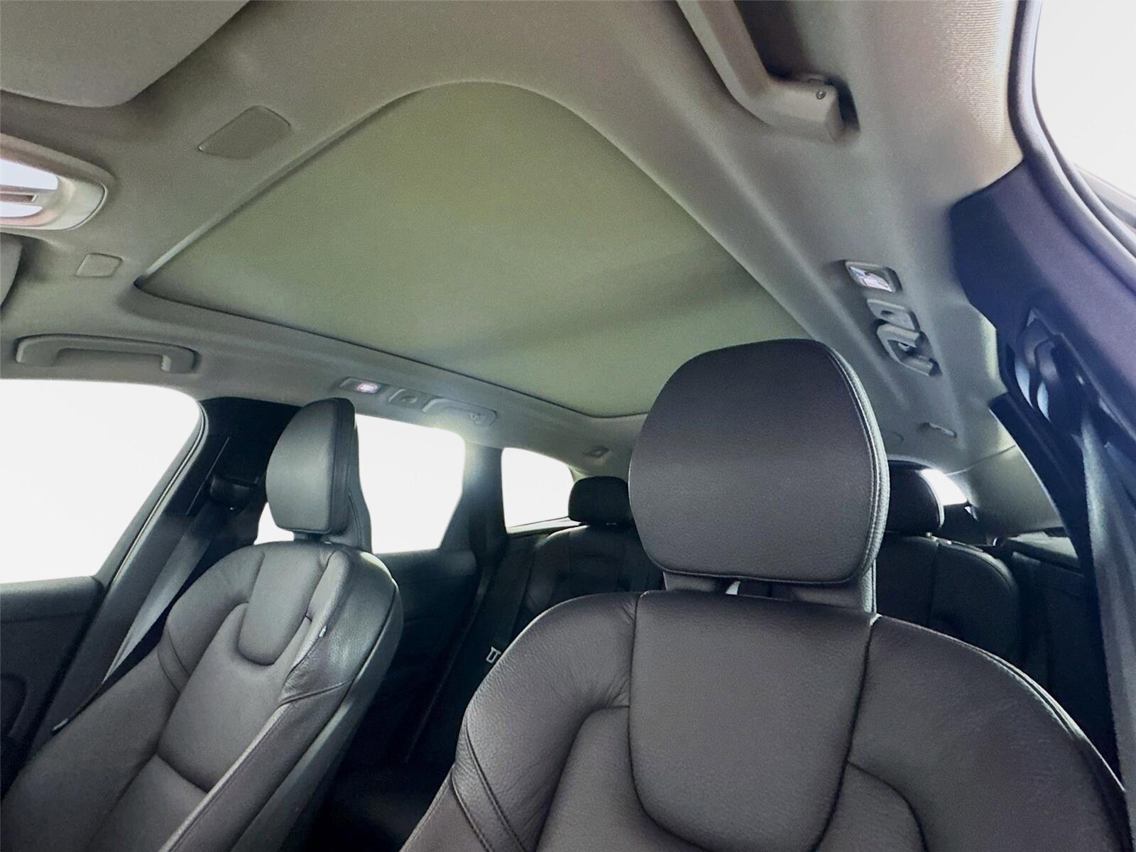 Used 2023 Volvo XC60 B5 Plus w/ Protection Package Premier AWD/4WD image 14