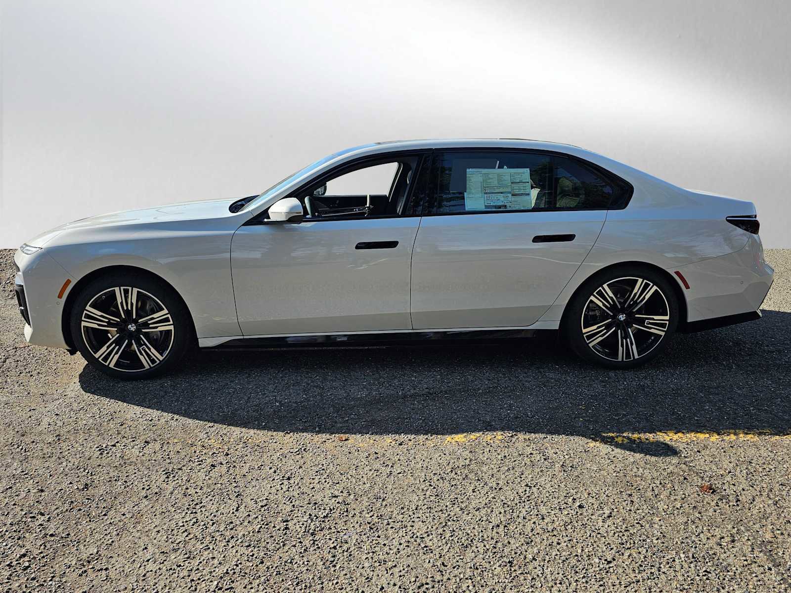 Used 2024 BMW i7 xDrive60 image 3