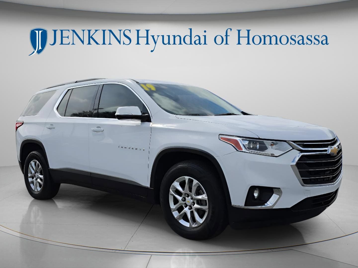 Used 2019 Chevrolet Traverse LT FWD image 2