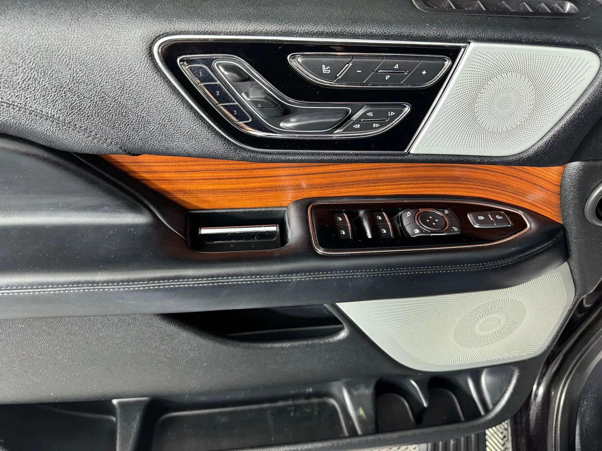 Used 2020 Lincoln Navigator L Reserve w/ Equipment Group 208A Reserve image 43