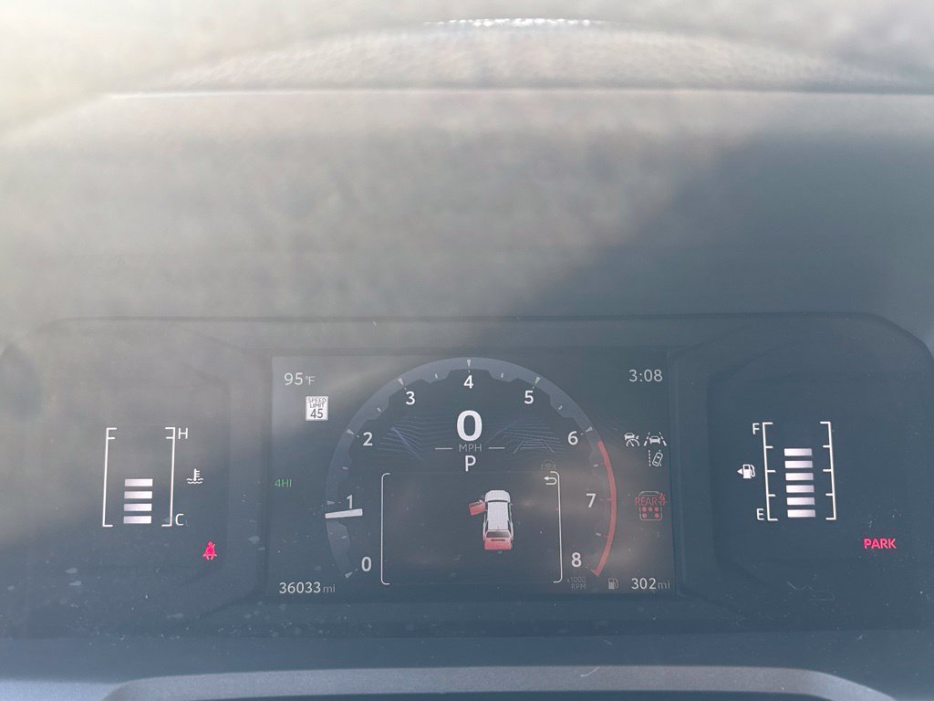 Used 2025 Toyota 4Runner SR5 AWD/4WD image 23