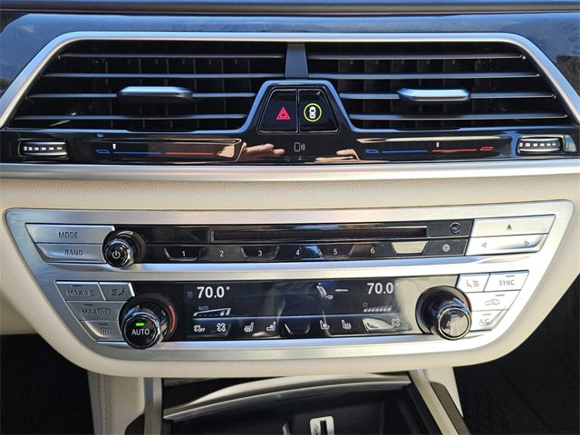 Used 2017 BMW 740i image 10