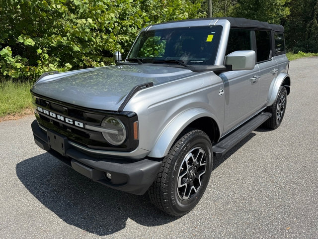 Used 2022 Ford Bronco Outer Banks image 2