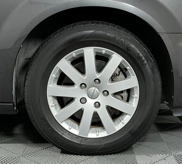 Used 2015 Chrysler Town & Country Touring w/ Driver Convenience Group FWD image 8
