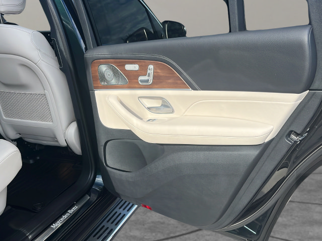 Used 2023 Mercedes-Benz GLS 450 4MATIC image 22