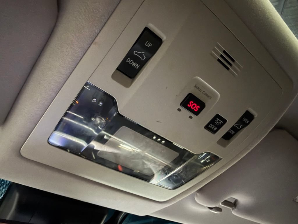 Used 2016 Lexus ES 350 w/ Luxury Package w/Wood Trim FWD image 31