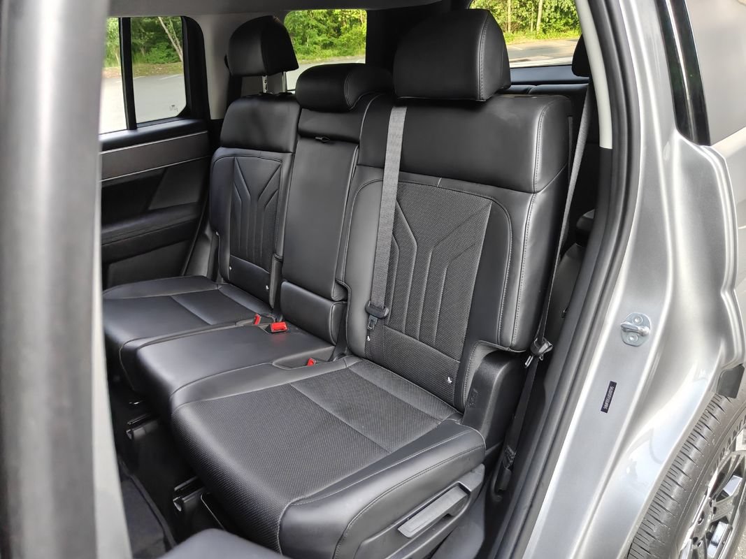 Used 2025 Hyundai Santa Fe SEL AWD/4WD image 16