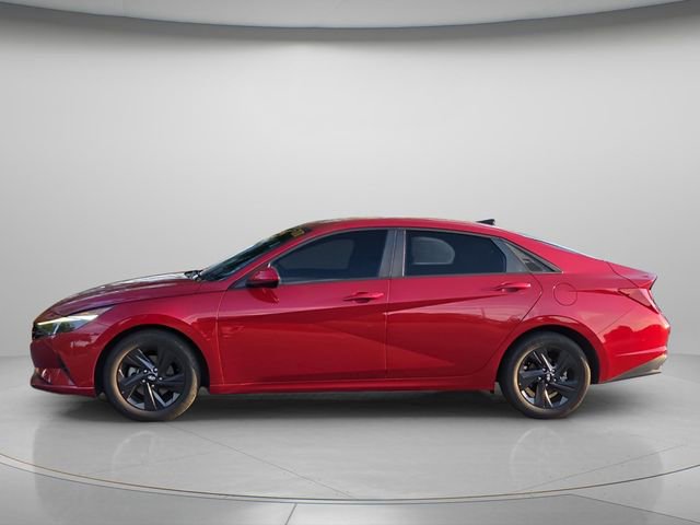 Used 2022 Hyundai Elantra SEL w/ Convenience Package FWD image 3