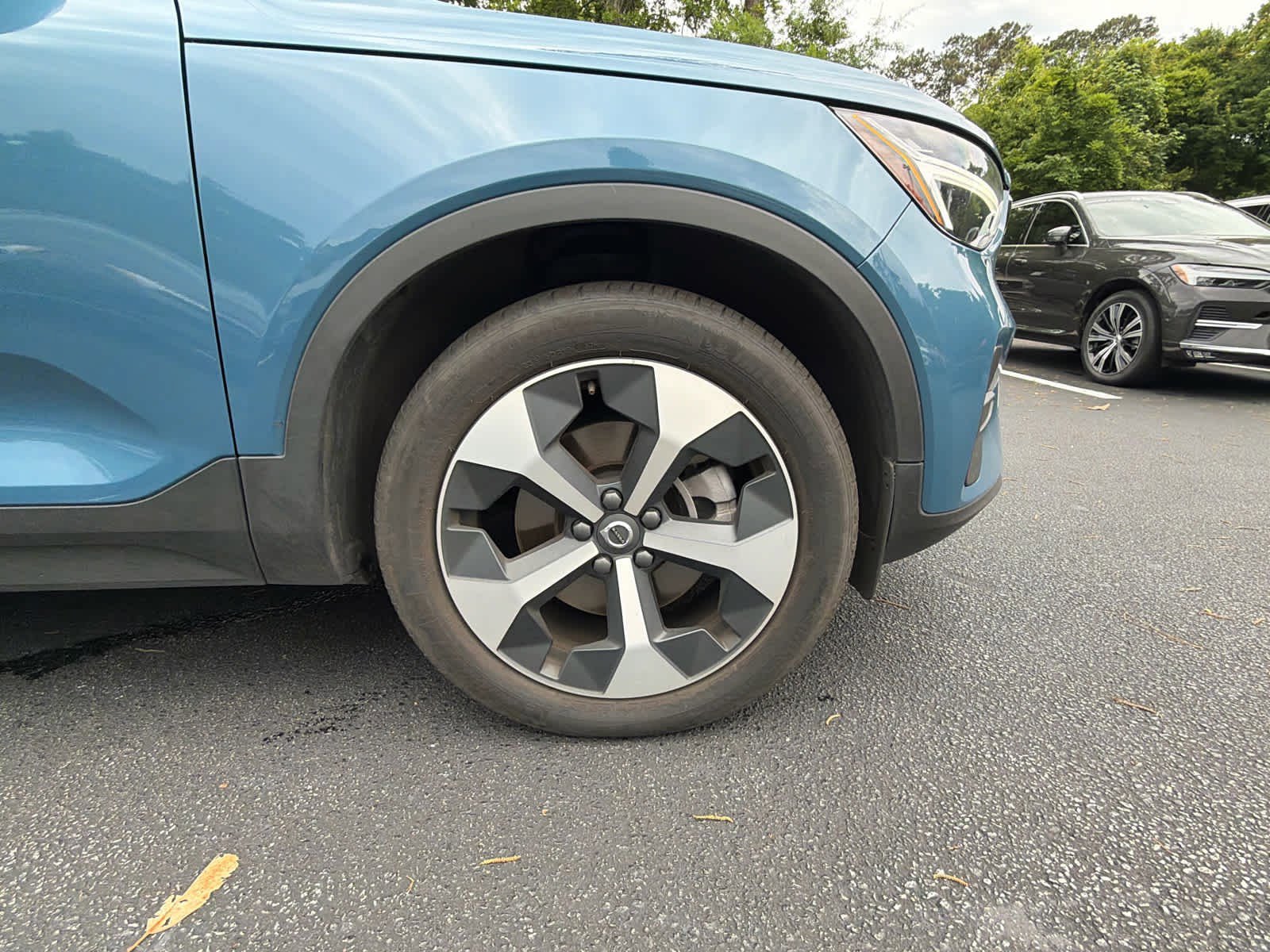 Certified 2025 Volvo XC40 B5 Core AWD/4WD image 17