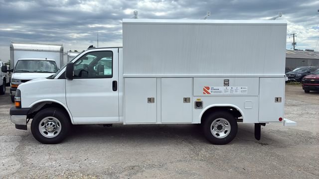 New 2025 Chevrolet Express 3500 w/ Power Convenience Package RWD image 4