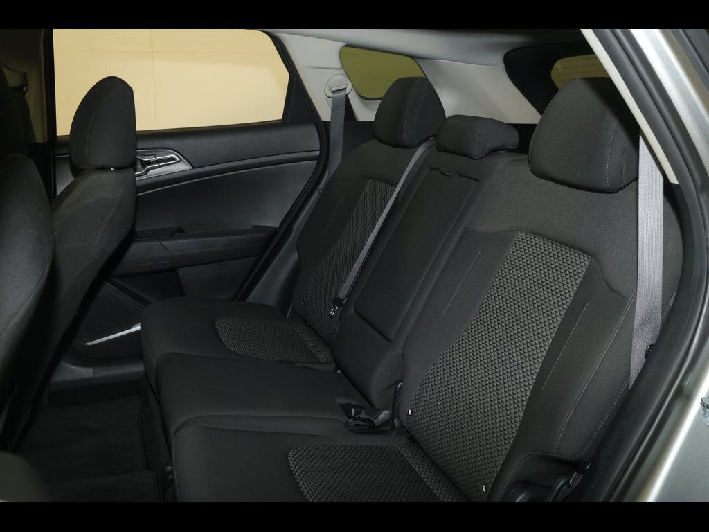 Used 2024 Kia Sportage LX image 9