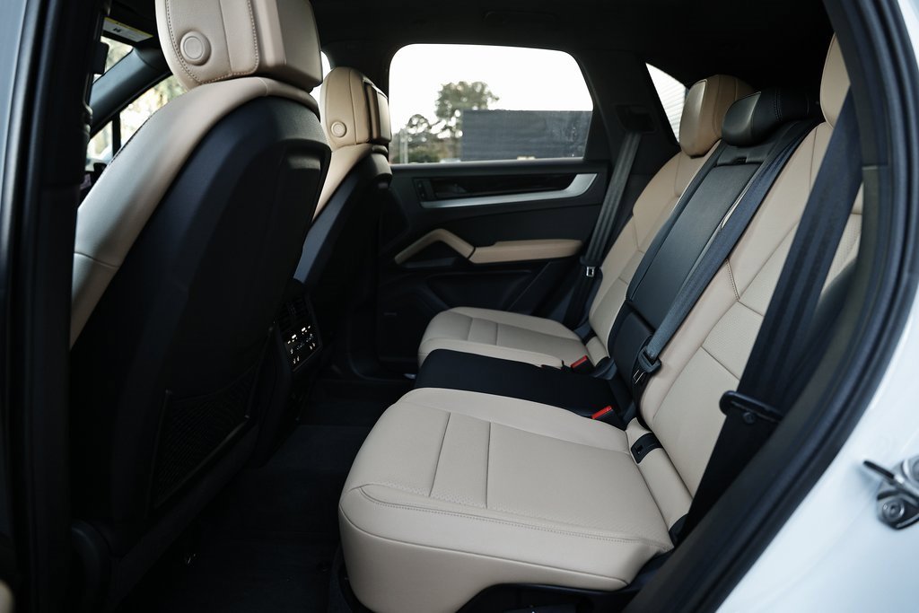 Certified 2025 Porsche Cayenne w/ Premium Package Plus image 29