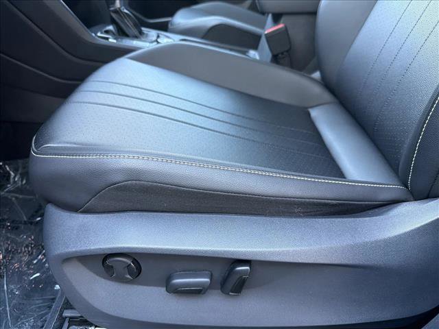 Used 2024 Volkswagen Tiguan SE image 12