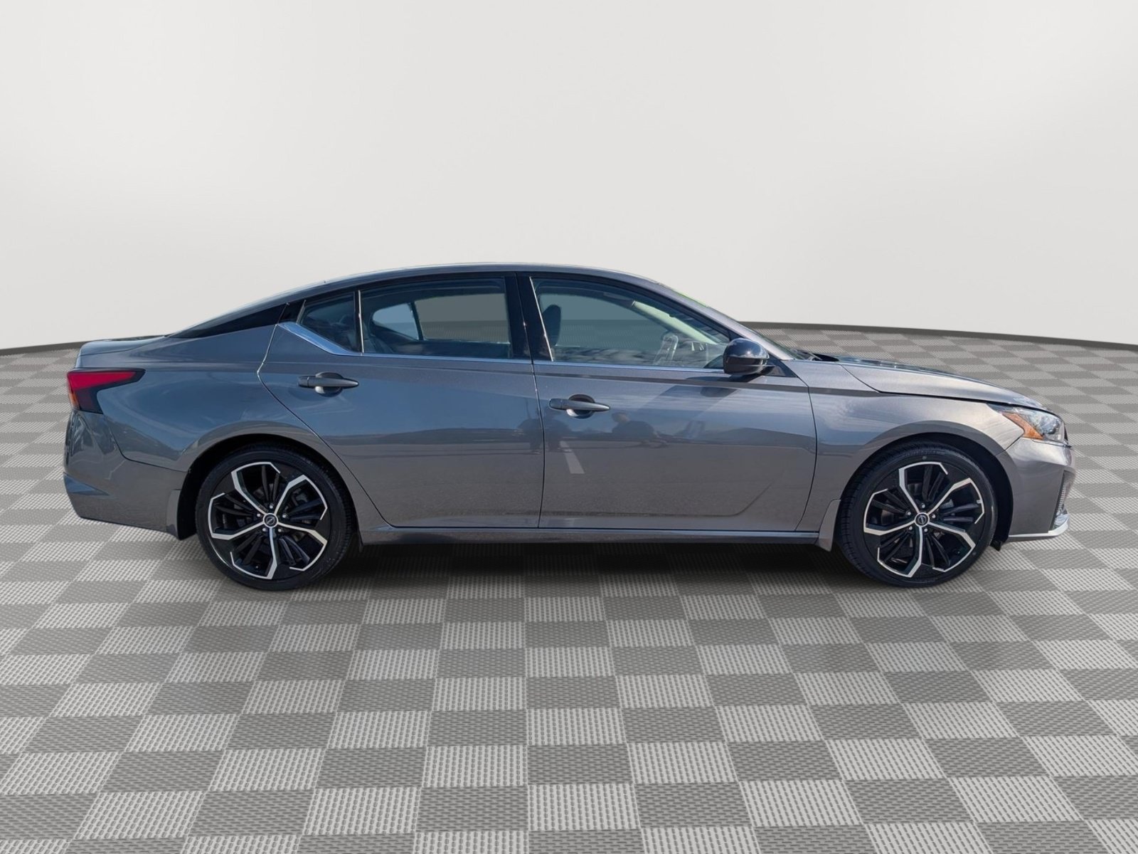 Used 2024 Nissan Altima 2.5 SR w/ SR Premium Package FWD image 6
