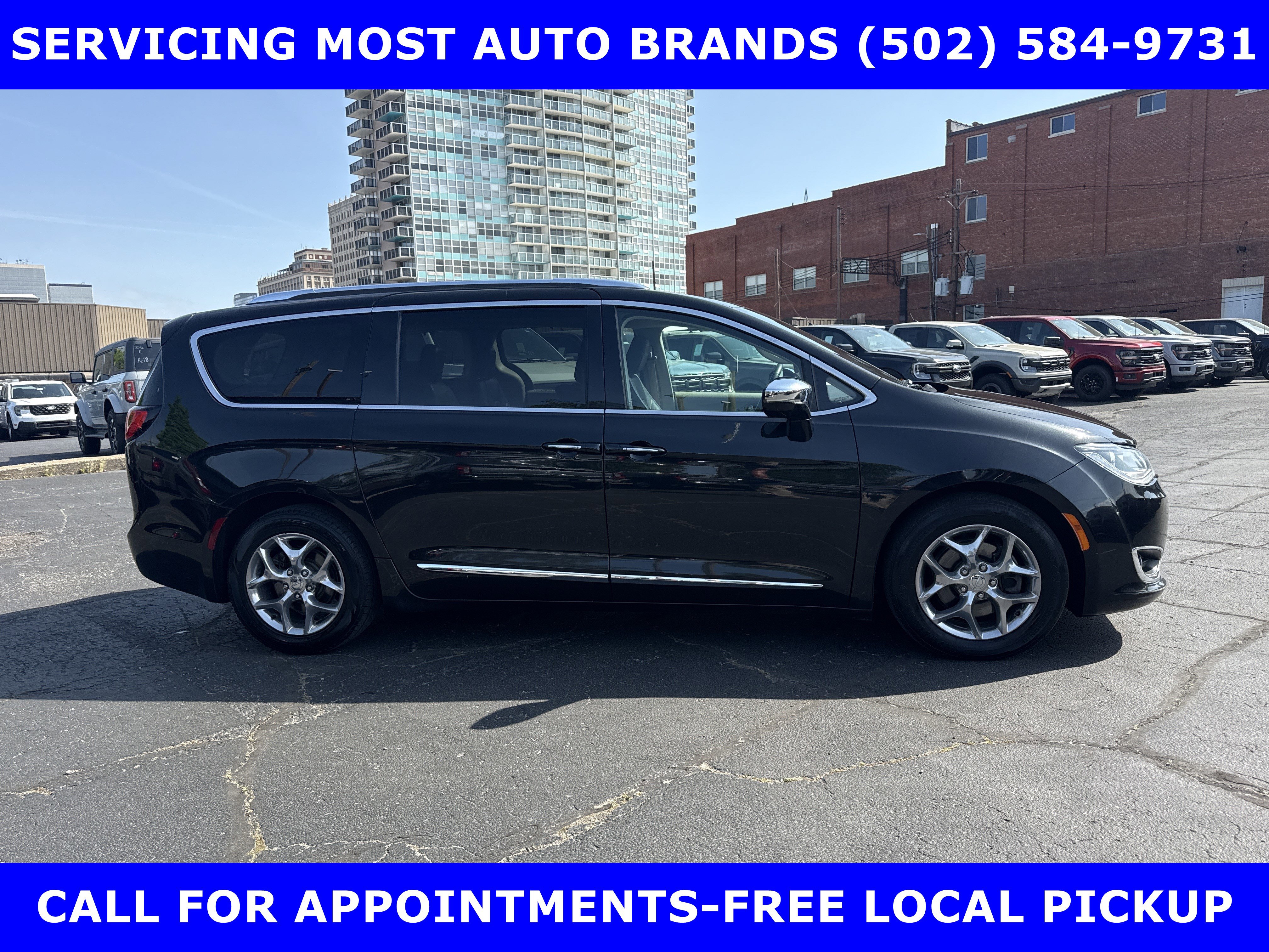 Used 2018 Chrysler Pacifica Limited image 2