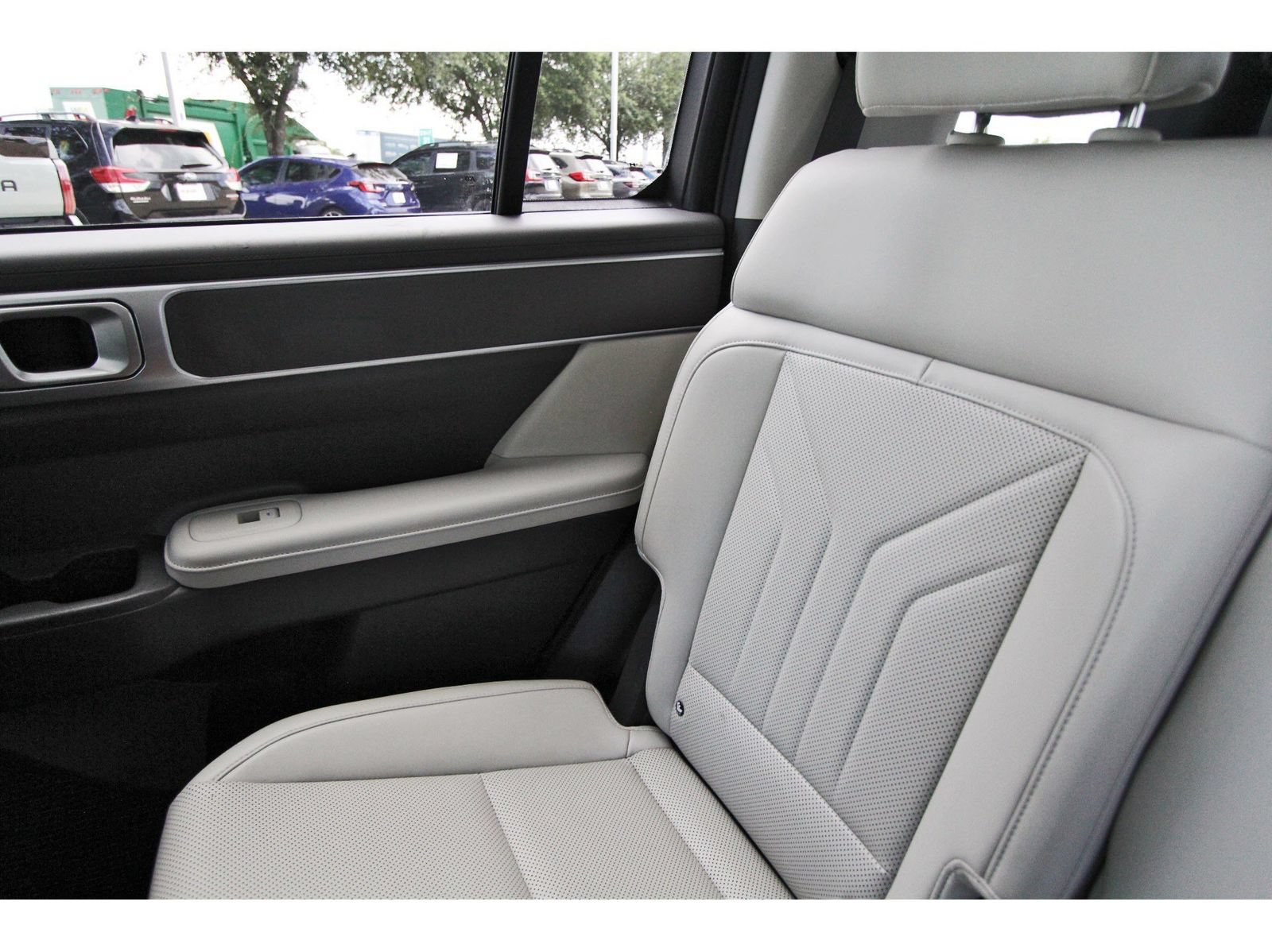 Used 2025 Hyundai Santa Fe SEL AWD/4WD image 11