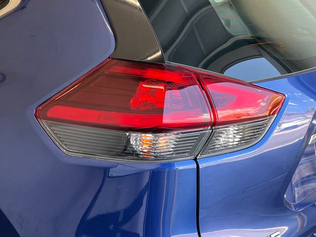 Used 2018 Nissan Rogue S AWD/4WD image 17
